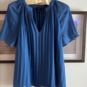Halogen flutter sleeve lined softly pleated V neck blouse Like New Blue blouse